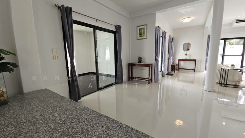 House in Ekkamai, Bangkok, Phra Kanong Nua, Watthana, Bangkok, 3 Bedrooms, 300 sqm, Single Detached House For Rent, by BANGKOK PROPERTY AGENTS, 500399901 - DDproperty.com