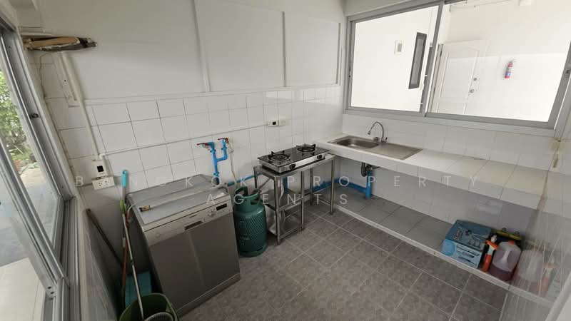 House in Ekkamai, Bangkok, Phra Kanong Nua, Watthana, Bangkok, 3 Bedrooms, 300 sqm, Single Detached House For Rent, by BANGKOK PROPERTY AGENTS, 500399901 - DDproperty.com