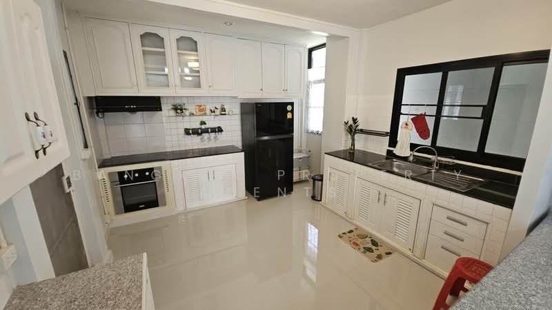 House in Ekkamai, Bangkok, Phra Kanong Nua, Watthana, Bangkok, 3 Bedrooms, 300 sqm, Single Detached House For Rent, by BANGKOK PROPERTY AGENTS, 500399901 - DDproperty.com