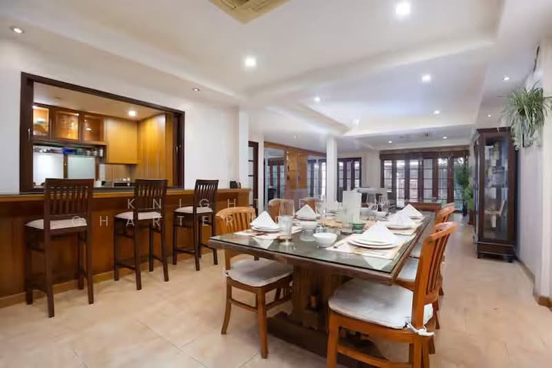 Townhouse in Sukhumvit 39, Bangkok, Khlong Tan Nua, Watthana, Bangkok, 4 Bedrooms, 440 sqm, Townhouse For Sale, by Knight Frank Chartered (Thailand) Co.,Ltd, 500399981 - DDproperty.com