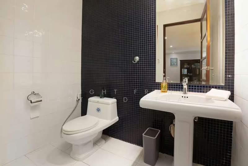 Townhouse in Sukhumvit 39, Bangkok, Khlong Tan Nua, Watthana, Bangkok, 4 Bedrooms, 440 sqm, Townhouse For Sale, by Knight Frank Chartered (Thailand) Co.,Ltd, 500399981 - DDproperty.com