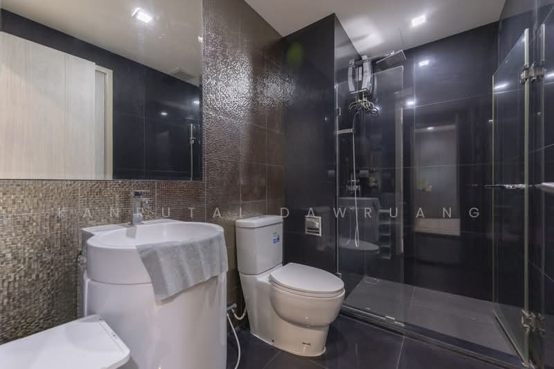 Rhythm Sukhumvit 36-38, Bangkok, 55 Soi Sukhumvit 36, Sukhumvit Road, Phra Kanong, Khlong Toei, Bangkok, 2 Bedrooms, 55 sqm, Condo For Sale, by Kanrutai Dawruang, 500400401 - DDproperty.com