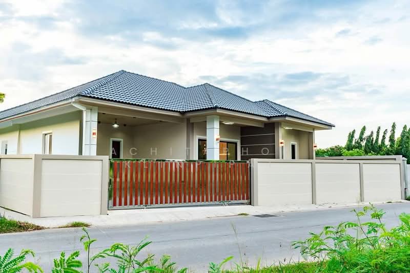 3-BR House, Chon Buri (Pattaya), Na Kloe, Bang Lamung (Pattaya), Chon Buri (Pattaya), 3 Bedrooms, 204 sqm, Single Detached House For Sale, by Achitaphop Klinpipat, 500400445 - DDproperty.com
