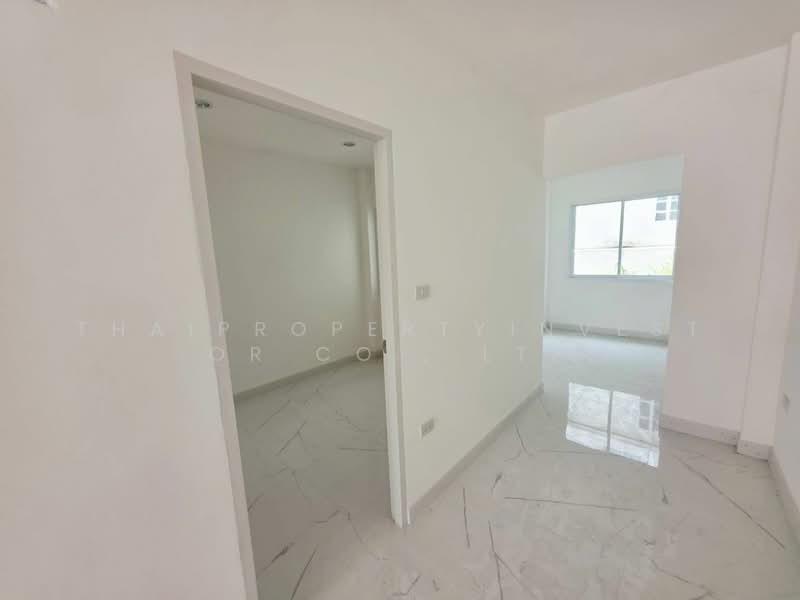 Brand-New 2-Storey Townhome for Sale at Nutchanok Project, Si Racha – Near the Motorway!, Chon Buri (Pattaya), Si Racha, Chon Buri (Pattaya), 3 Bedrooms, 116 sqm, Townhouse For Sale, by ThaiPropertyInvestor Co., Ltd, 500400492 - DDproperty.com