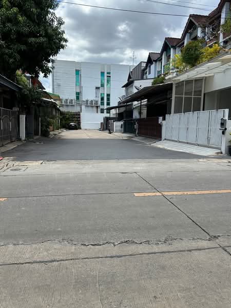 ตึกสวย รีโนเวทใหม่ เหมาะทำออฟฟิศ ทำเลพระราม 9 ซ.19 ให้เช่าโฮมออฟฟิศ 3 ชั้น รีโนเวทใหม่ สวย พร้อมอยู่, กรุงเทพ, พระราม 9, สวนหลวง, กรุงเทพ, 350 ตร.ม., ทาวน์เฮ้าส์ ให้เช่า, โดย บุษบา รัตนวงษ์ชัย, 500400506 - DDproperty.com