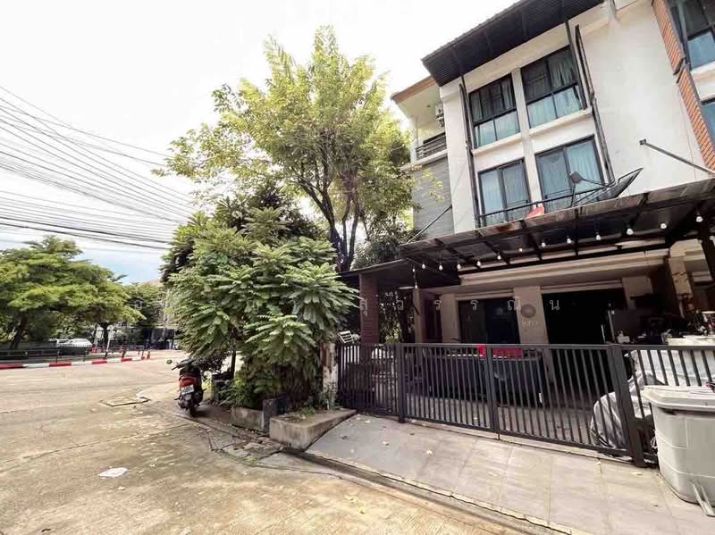 Areeya Mova Kaset-Nawamintr, Bangkok, Soi Moobaan Areeya Mowa, Chorake Bua, Lat Phrao, Bangkok, 3 Bedrooms, 170 sqm, Townhouse For Sale, by Ashiraya Suwannin, 500400516 - DDproperty.com