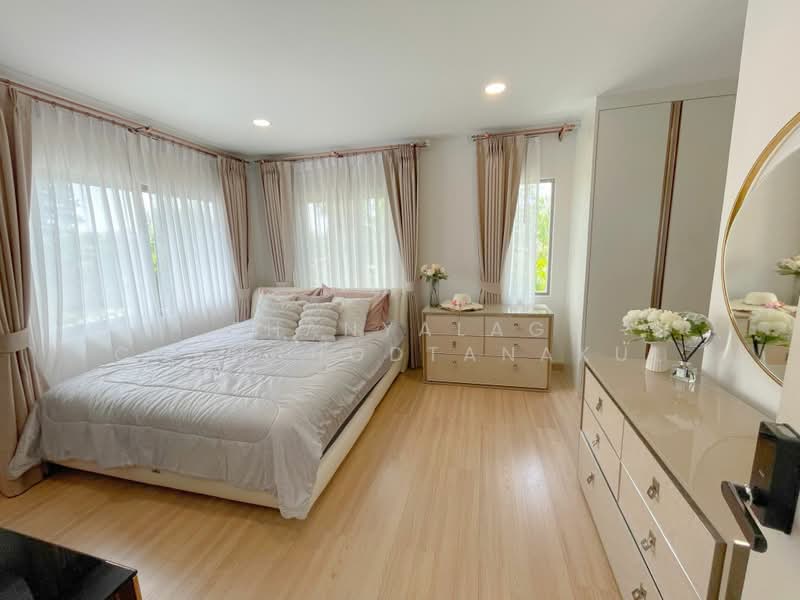 Life In The Garden Rongpo-Motorway, Chon Buri (Pattaya), Soi Bang Lamung 25 (Rong Po), Ta Khian Tia, Bang Lamung (Pattaya), Chon Buri (Pattaya), 4 Bedrooms, 250 sqm, Single Detached House For Rent, by Thanyalag Chanchodtanakul, 500400520 - DDproperty.com