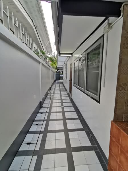 บ้านเดี่ยว 4 ห้องนอนย่านอารีย์-สะพานควาย, กรุงเทพ, พหลโยธิน, สามเสนใน, พญาไท, กรุงเทพ, 200 ตร.ม., บ้านเดี่ยว ให้เช่า, โดย ปรีชา จิตต์สมนึก, 500400710 - DDproperty.com