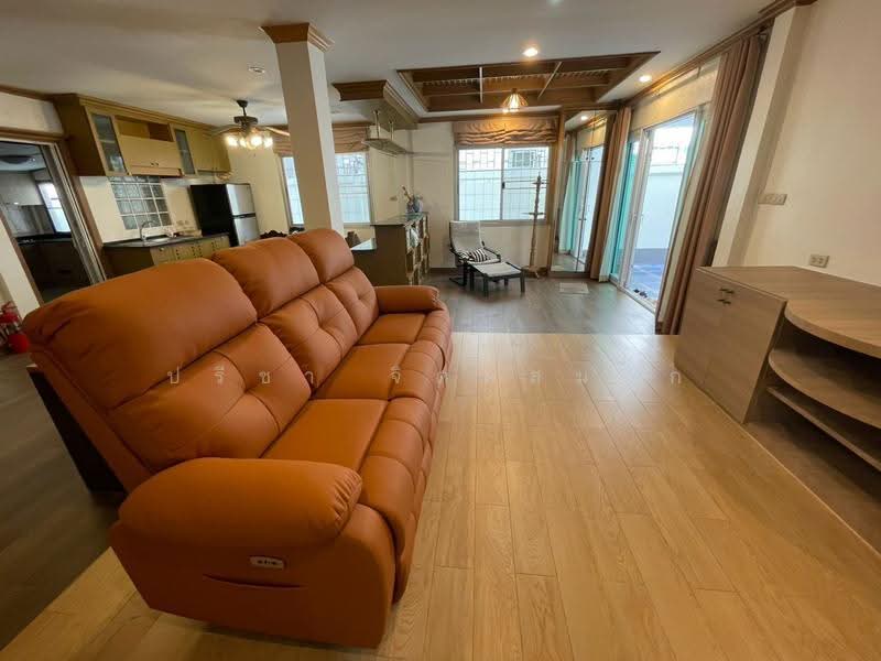 บ้านเดี่ยว 4 ห้องนอนย่านอารีย์-สะพานควาย, กรุงเทพ, พหลโยธิน, สามเสนใน, พญาไท, กรุงเทพ, 200 ตร.ม., บ้านเดี่ยว ให้เช่า, โดย ปรีชา จิตต์สมนึก, 500400710 - DDproperty.com