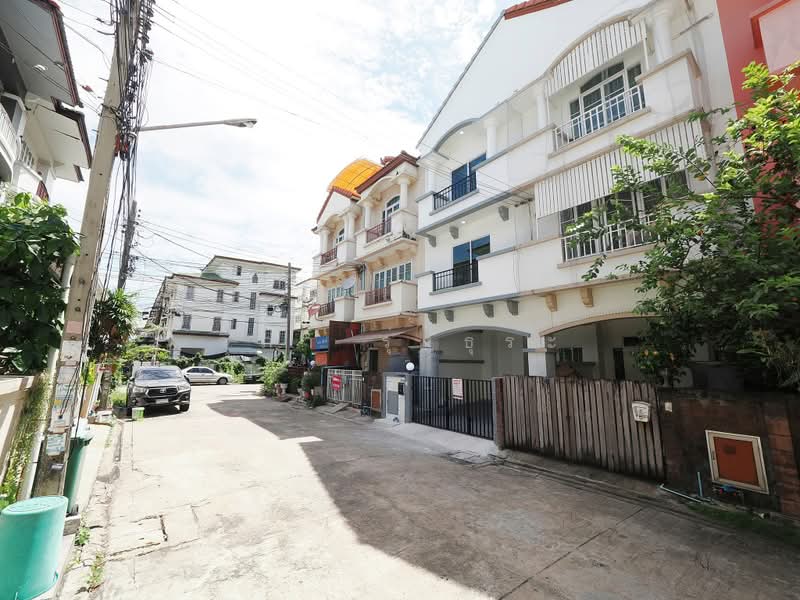 ขายราคาพิเศษ ทาวน์เฮ้าส์ 3.5 ชั้น ม.สรานนท์ ขนาด 18 ตร.ว. 4 ห้องนอน 3 ห้องน้ำ บ้านสวยมาก ฟังชั่นบ้าน, นนทบุรี, ติวานนท์-ปากเกร็ด, ปากเกร็ด, นนทบุรี, 180 ตร.ม., ทาวน์เฮ้าส์ ขาย, โดย วิภา รุ่งธุระ, 500400716 - DDproperty.com
