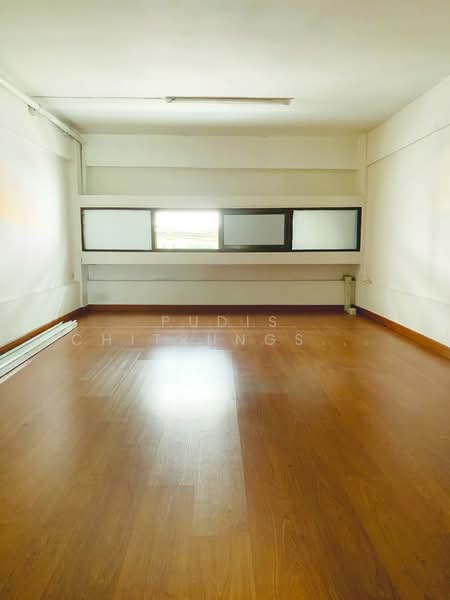 5.5-Storey Commercial Building for Rent – Charoen Krung, BTS Saphan Taksin, Sathorn, Bangkok, Silom, Bang Rak, Bangkok, , 213 sqm, Shophouse For Rent, by Pudis Chitrungsakorn, 500400888 - DDproperty.com