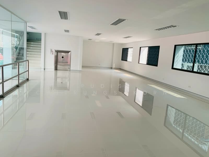 5-Storey Commercial Building for Rent – Charoen Krung, BTS Saphan Taksin, Sathorn, Bangkok, Bang Rak, Bangkok, , 824 sqm, Shophouse For Rent, by Pudis Chitrungsakorn, 500400892 - DDproperty.com
