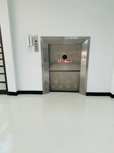 5-Storey Commercial Building for Rent – Charoen Krung, BTS Saphan Taksin, Sathorn, Bangkok, Bang Rak, Bangkok, , 824 sqm, Shophouse For Rent, by Pudis Chitrungsakorn, 500400892 - DDproperty.com