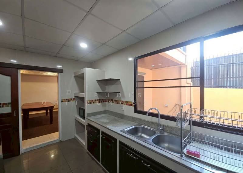 Townhome for Rent – Sathorn / Naradhiwas Rajanagarindra, Bangkok, Yan Nawa, Sathon, Bangkok, 4 Bedrooms, 350 sqm, Townhouse For Rent, by Pudis Chitrungsakorn, 500400896 - DDproperty.com