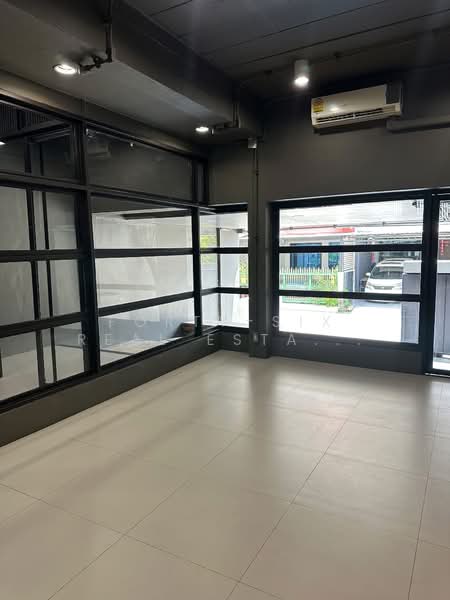 ให้เช่า home office รีโนเวทใหม่ทั้งหลัง, กรุงเทพ, บางกะปิ, ห้วยขวาง, กรุงเทพ, 350 ตร.ม., ทาวน์เฮ้าส์ ให้เช่า, โดย Forty-Six Real Estate Group, 500400982 - DDproperty.com