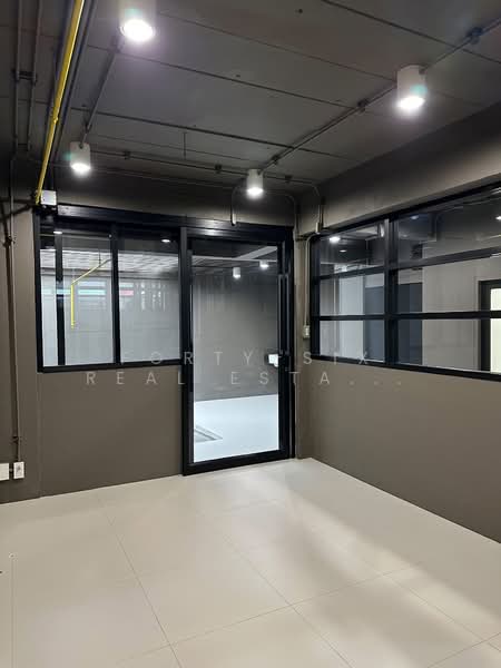 ให้เช่า home office รีโนเวทใหม่ทั้งหลัง, Bangkok, Bang Kapi, Huai Khwang, Bangkok, Studio, 350 sqm, Townhouse For Rent, by Forty-Six Real Estate Group, 500400982 - DDproperty.com