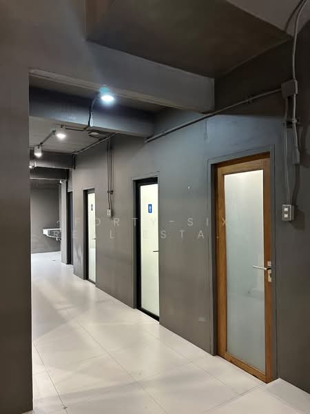 ให้เช่า home office รีโนเวทใหม่ทั้งหลัง, Bangkok, Bang Kapi, Huai Khwang, Bangkok, Studio, 350 sqm, Townhouse For Rent, by Forty-Six Real Estate Group, 500400982 - DDproperty.com