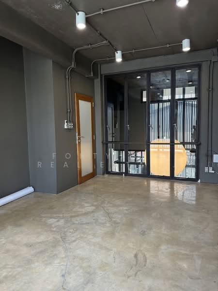 ให้เช่า home office รีโนเวทใหม่ทั้งหลัง, Bangkok, Bang Kapi, Huai Khwang, Bangkok, Studio, 350 sqm, Townhouse For Rent, by Forty-Six Real Estate Group, 500400982 - DDproperty.com