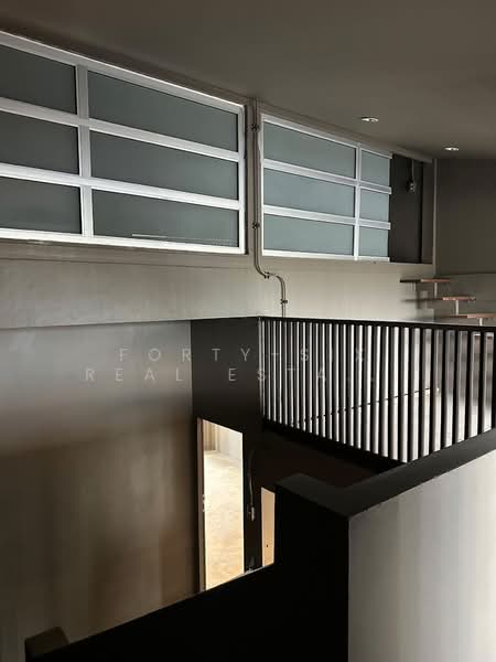 ให้เช่า home office รีโนเวทใหม่ทั้งหลัง, Bangkok, Bang Kapi, Huai Khwang, Bangkok, Studio, 350 sqm, Townhouse For Rent, by Forty-Six Real Estate Group, 500400982 - DDproperty.com