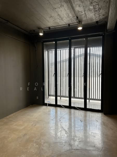ให้เช่า home office รีโนเวทใหม่ทั้งหลัง, Bangkok, Bang Kapi, Huai Khwang, Bangkok, Studio, 350 sqm, Townhouse For Rent, by Forty-Six Real Estate Group, 500400982 - DDproperty.com