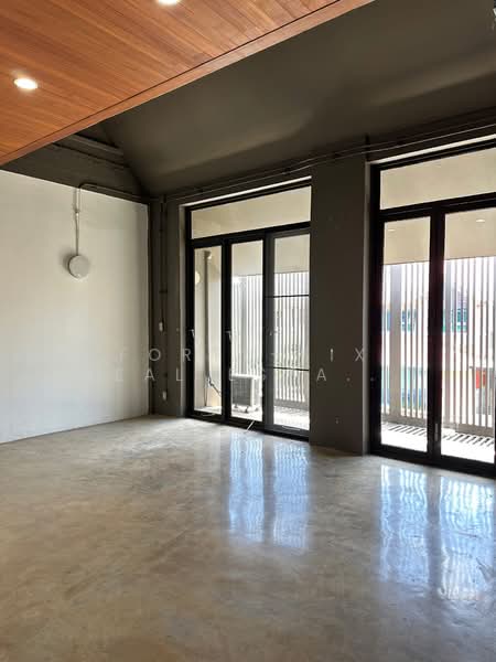 ให้เช่า home office รีโนเวทใหม่ทั้งหลัง, Bangkok, Bang Kapi, Huai Khwang, Bangkok, Studio, 350 sqm, Townhouse For Rent, by Forty-Six Real Estate Group, 500400982 - DDproperty.com