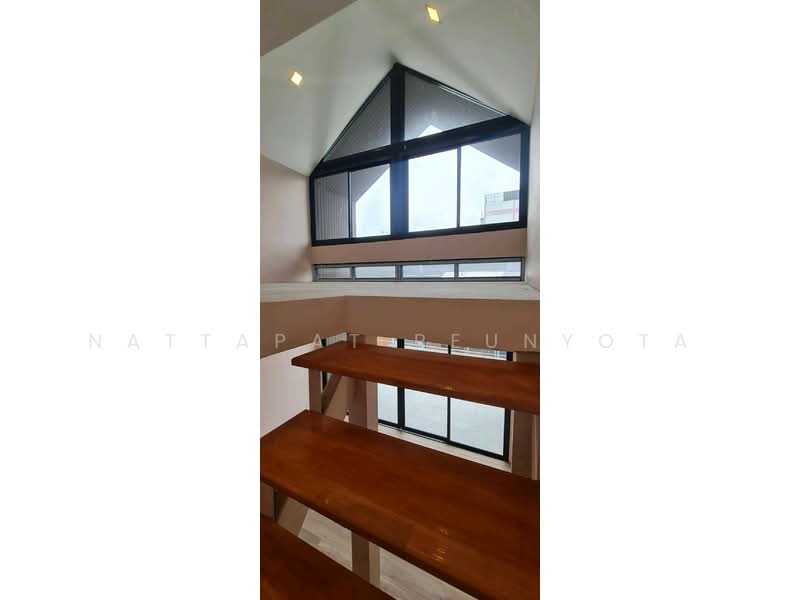 5-BR Townhouse, Bangkok, Bang Khun Sri, Bangkok Noi, Bangkok, 5 Bedrooms, 232 sqm, Townhouse For Sale, by Nattapat Reunyota, 500401057 - DDproperty.com
