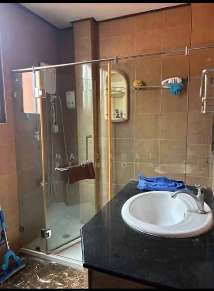 5-BR House, Bangkok, Din Daeng, Bangkok, 5 Bedrooms, 410 sqm, Single Detached House For Sale, by Nattapat Reunyota, 500401066 - DDproperty.com