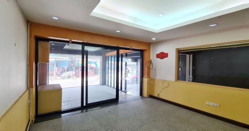 อาคารพาณิชย์ 3 ชั้น ดอนเมือง, Pathum Thani, Lak Hok, Muang Pathum Thani, Pathum Thani, , 300 sqm, Shophouse For Sale, by Angsanaporn D, 500401089 - DDproperty.com