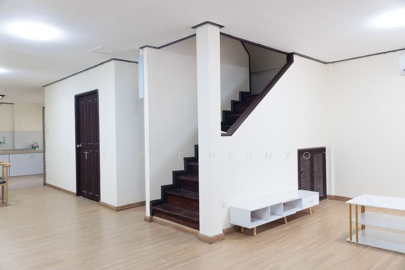 undefined, Bangkok, Samsen Nok, Huai Khwang, Bangkok, 4 Bedrooms, 220 sqm, Townhouse For Sale, by Nattapat Reunyota, 500401093 - DDproperty.com