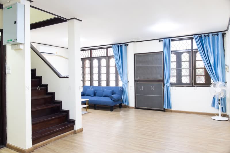 undefined, Bangkok, Samsen Nok, Huai Khwang, Bangkok, 4 Bedrooms, 220 sqm, Townhouse For Sale, by Nattapat Reunyota, 500401093 - DDproperty.com