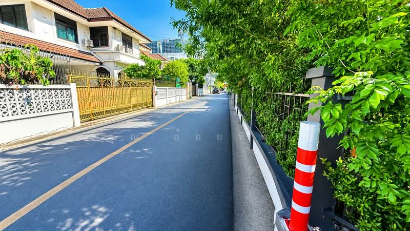ขายที่ดินพร้อมสิ่งปลูกสร้าง 114 ตร.ว. ลาดพร้าว 15 ทำเลใจกลางเมือง ใกล้เซ็นทรัลลาดพร้าว, กรุงเทพ, จอมพล, จตุจักร, กรุงเทพ, 456 ตร.ม., ที่ดิน ขาย, โดย คุณ อ้อยทิพย์, 500401146 - DDproperty.com