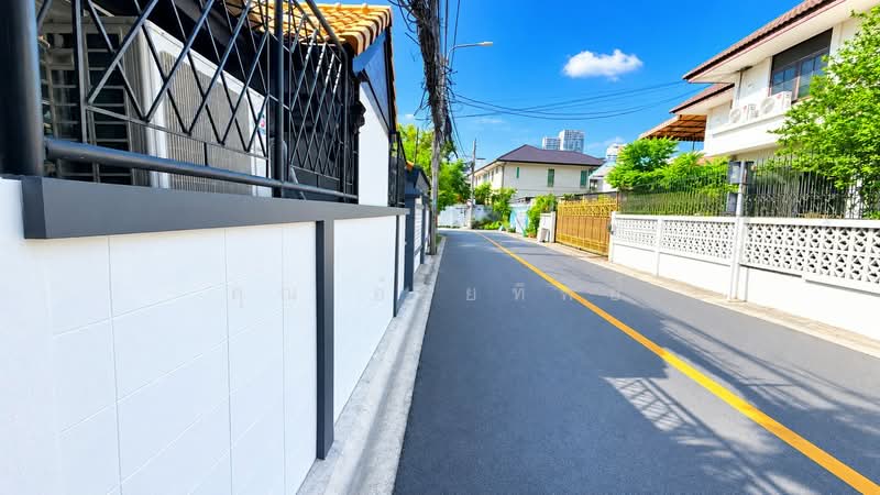 ขายที่ดินพร้อมสิ่งปลูกสร้าง 114 ตร.ว. ลาดพร้าว 15 ทำเลใจกลางเมือง ใกล้เซ็นทรัลลาดพร้าว, กรุงเทพ, จอมพล, จตุจักร, กรุงเทพ, 456 ตร.ม., ที่ดิน ขาย, โดย คุณ อ้อยทิพย์, 500401146 - DDproperty.com