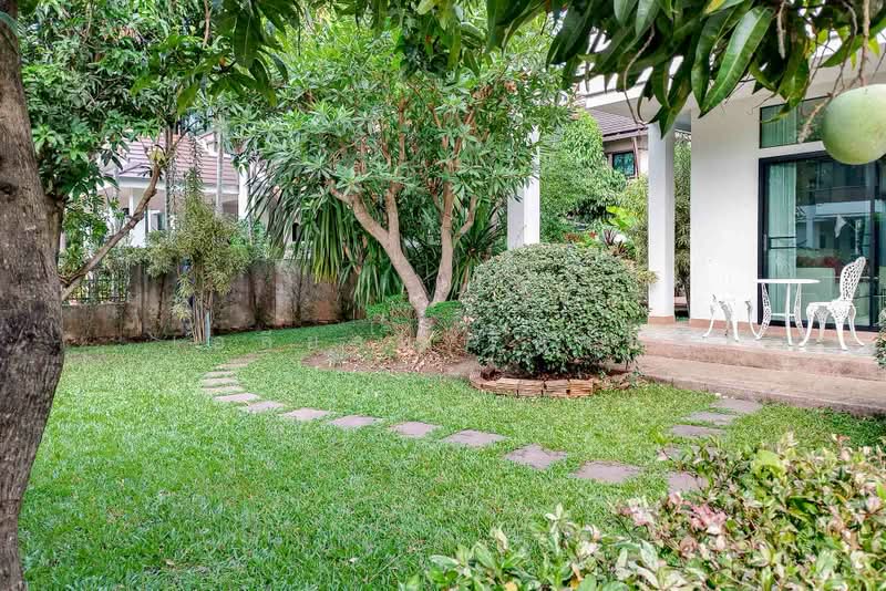 Lanna Montra, Chiang Mai, Nong Kwai, Hang Dong, Chiang Mai, 3 Bedrooms, 220 sqm, Single Detached House For Sale, by Elijah Ridgley, 500401199 - DDproperty.com