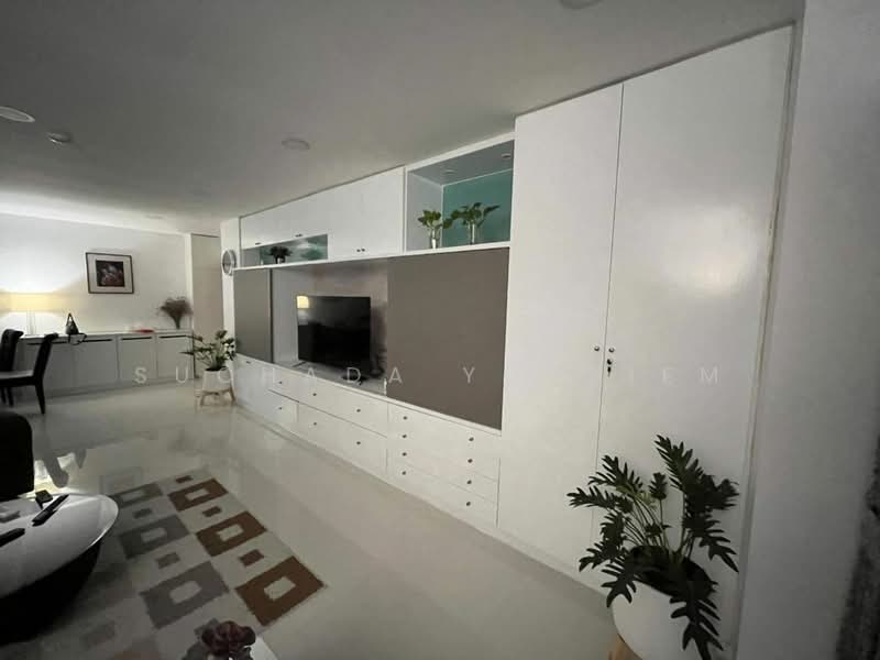 Baan Ploenchit, Bangkok, Soi Ruamrudee 2 Ploenchit Road, Lumphini, Pathum Wan, Bangkok, 2 Bedrooms, 100 sqm, Condo For Sale, by Suchada Yodyiem, 500401382 - DDproperty.com