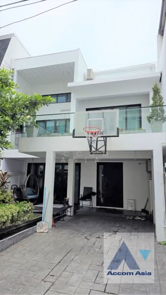 Bright Modern Family House with Private Garden & Balcony in Sukhumvit (AA45804), Bangkok, Khlong Tan Nua, Watthana, Bangkok, 3 Bedrooms, 200 sqm, Single Detached House For Sale, by Accom Asia, 500401765 - DDproperty.com