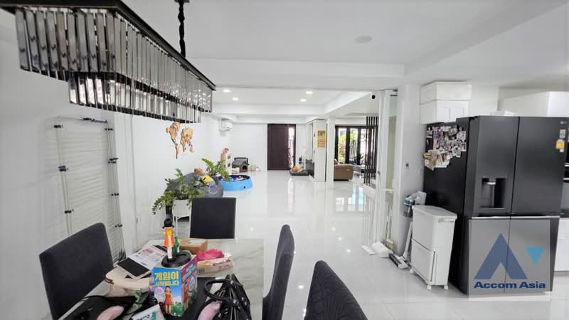 Bright Modern Family House with Private Garden & Balcony in Sukhumvit (AA45804), Bangkok, Khlong Tan Nua, Watthana, Bangkok, 3 Bedrooms, 200 sqm, Single Detached House For Sale, by Accom Asia, 500401765 - DDproperty.com
