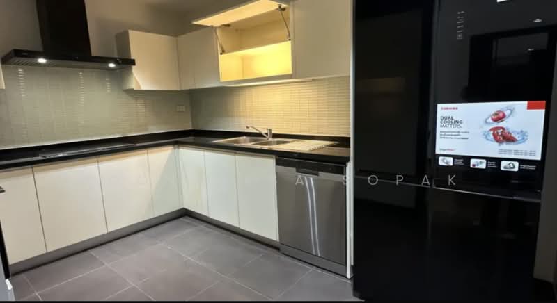 Richmond Hills Residence, Bangkok, Soi Thonglor 25, Khlong Tan Nua, Watthana, Bangkok, 3 Bedrooms, 160 sqm, Apartment For Rent, by Boonraksa Sopak, 500401852 - DDproperty.com