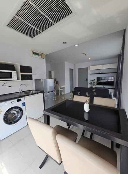 Life Ratchadapisek, Bangkok, 279 Ratchadapisaek Road, Huai Khwang, Bangkok, 2 Bedrooms, 65 sqm, Condo For Rent, by Boonraksa Sopak, 500401876 - DDproperty.com