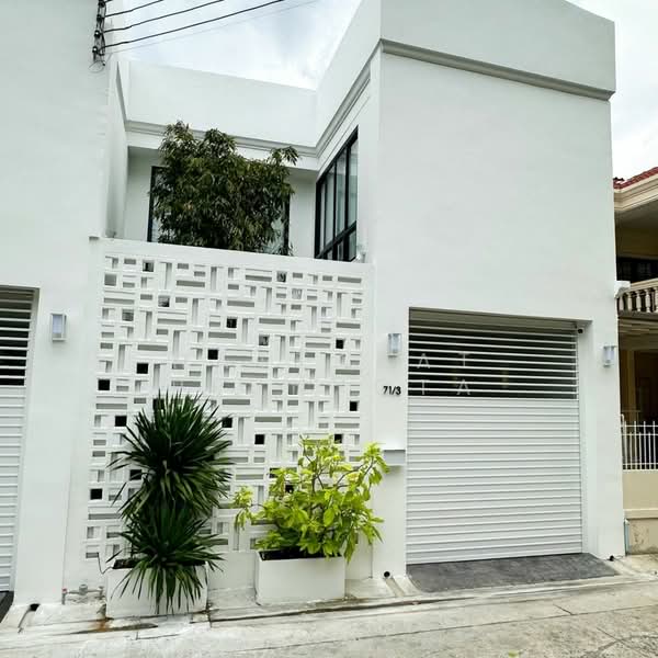 ทาวน์เฮ้าส์ 4-ห้องนอน, กรุงเทพ, พระโขนงเหนือ, วัฒนา, กรุงเทพ, 250 ตร.ม., ทาวน์เฮ้าส์ ขาย, โดย Nattapat Reunyota, 500402024 - DDproperty.com