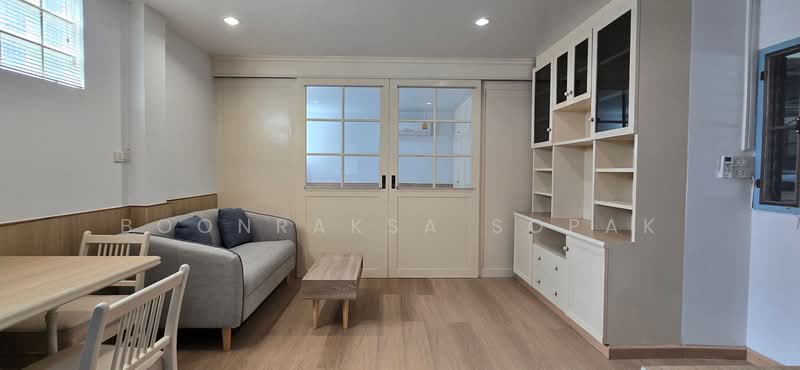 S.V. Apartment, Bangkok, 5 Soi Ruamrudee, Lumphini, Pathum Wan, Bangkok, 1 Bedroom, 37 sqm, Apartment For Rent, by Boonraksa Sopak, 500402076 - DDproperty.com