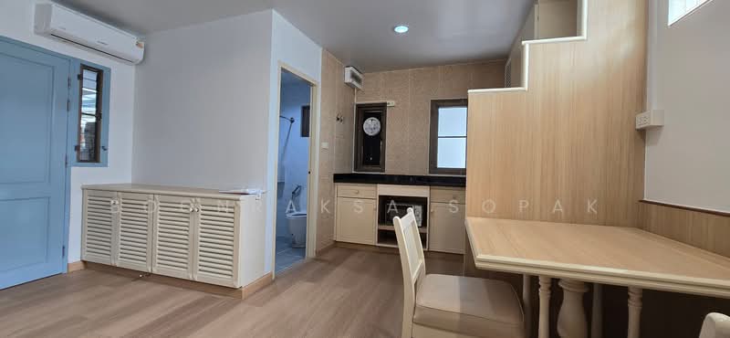 S.V. Apartment, Bangkok, 5 Soi Ruamrudee, Lumphini, Pathum Wan, Bangkok, 1 Bedroom, 37 sqm, Apartment For Rent, by Boonraksa Sopak, 500402076 - DDproperty.com