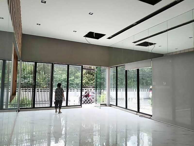 Retail For Rent BTS Phrom Phong for Flagship or Brand Experience Business, Bangkok, สุขุมวิท, Khlong Tan Nua, Watthana, Bangkok, , 205 sqm, Retail Space For Rent, by Chanitnun Mewongukote, 500402279 - DDproperty.com