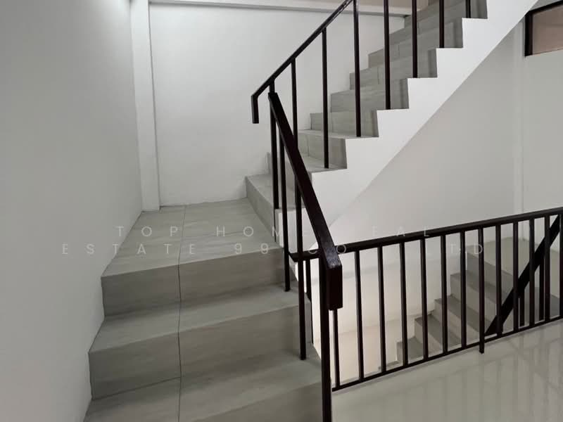 โอกาสทอง! ขายอาคารพาณิชย์ 3 ชั้น รีโนเวทใหม่ ทำเลค้าขาย ซอยวิเศษสุข รามคำแหง 32, กรุงเทพ, หัวหมาก, บางกะปิ, กรุงเทพ, 135 ตร.ม., ทาวน์เฮ้าส์ ขาย, โดย TOP HOME REAL ESTATE 99 CO., LTD, 500402306 - DDproperty.com