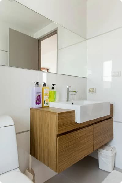 Thru Thonglor, Bangkok, Petchaburi Road, Bang Kapi, Huai Khwang, Bangkok, 2 Bedrooms, 63 sqm, Condo For Sale, by Nattapat Reunyota, 500402345 - DDproperty.com