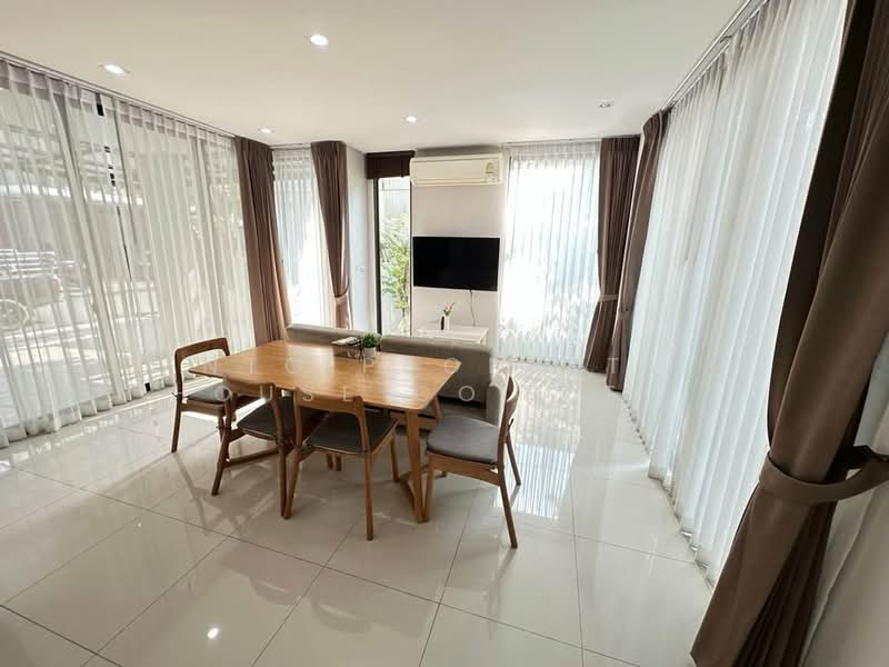 Baan Klang Muang Classe Ekkamai-Ramintra, Bangkok, Sukhonthasawat Road, Lat Phrao, Bangkok, 4 Bedrooms, 241 sqm, Single Detached House For Rent, by NTG Property House Co.,Ltd., 500402402 - DDproperty.com