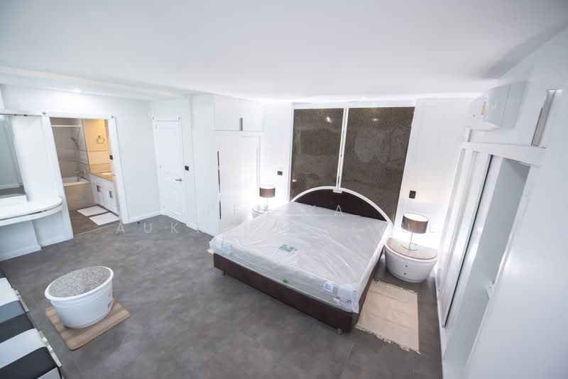 President Park Sukhumvit 24, Bangkok, 99 Sukhumvit 24 Alley, Khlongtoei Nua, Watthana, Bangkok, 3 Bedrooms, 240 sqm, Condo For Sale, by Pemika Aukkaraleekul, 500402445 - DDproperty.com
