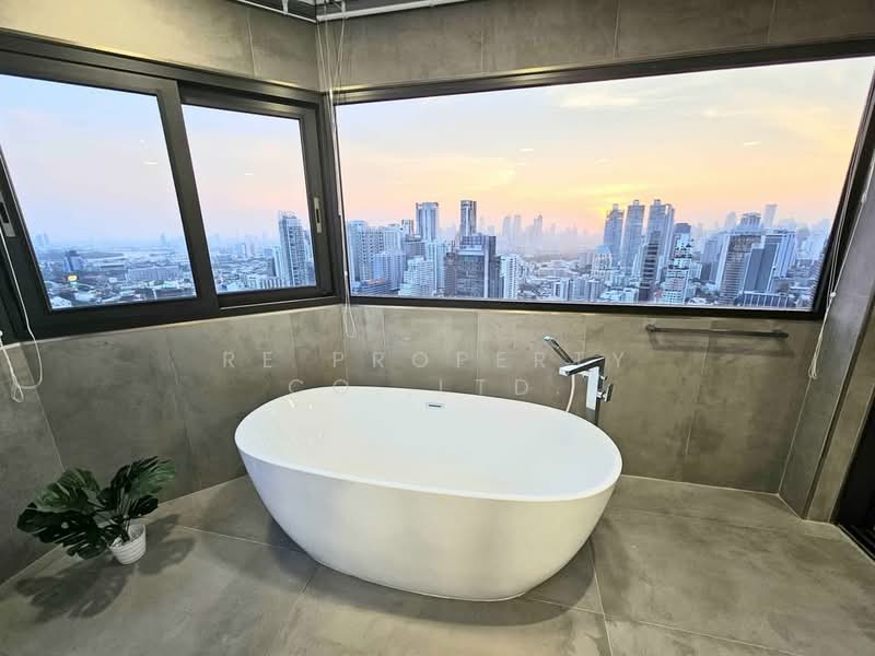 The Waterford Diamond Tower Sukhumvit, Bangkok, 758/18 Soi Sukhumvit 30/1, Sukhumvit Road, Khlong Toei, Bangkok, 3 Bedrooms, 147 sqm, Condo For Sale, by RE PROPERTY CO.,LTD., 500402487 - DDproperty.com