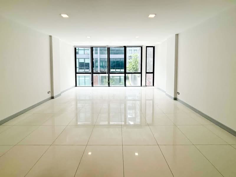 Samyan Business Town, Bangkok, พระราม4, Maha Phrutharam, Bang Rak, Bangkok, , 340 sqm, Office Space For Rent, by Roongrat Maitreejittawon, 500402513 - DDproperty.com
