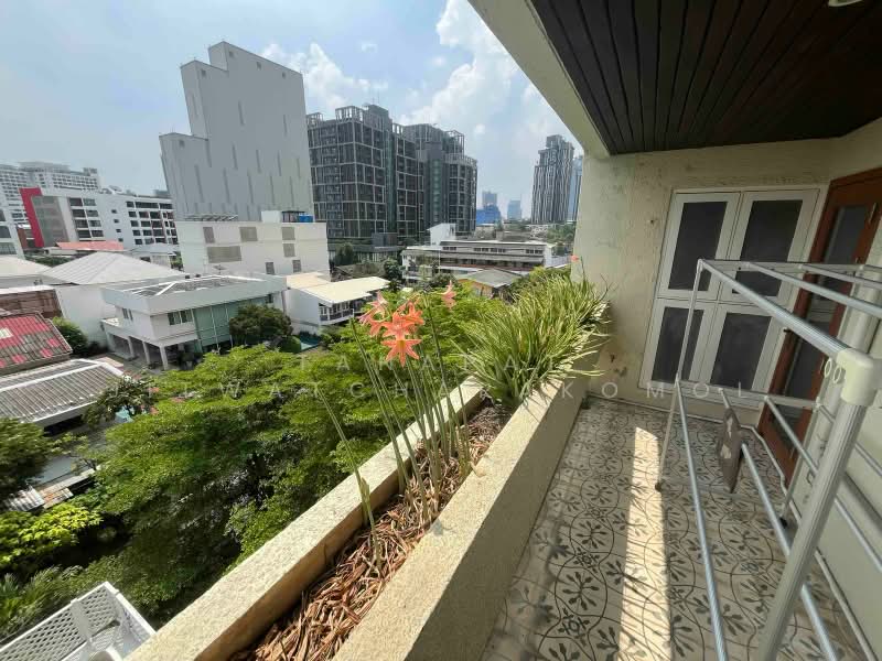 Beverly Hill Mansion Sukhumvit 63, Bangkok, Sukhumvit Road, Phra Kanong Nua, Watthana, Bangkok, 2 Bedrooms, 120 sqm, Condo For Rent, by Tanapat Jitwatcharakomol, 500402632 - DDproperty.com