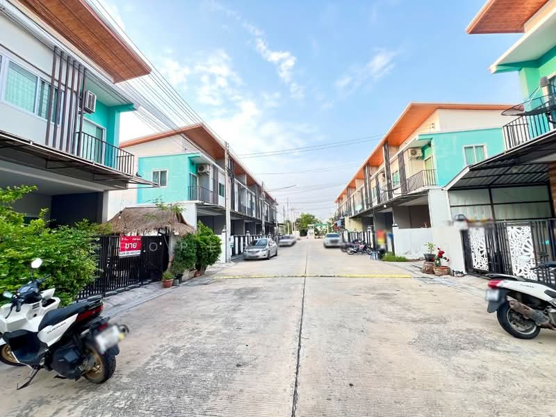 อุ่นไอรัก หนองไม้แดง-อมตะ, Chon Buri (Pattaya), Nong Mai Daeng, Muang Chon Buri, Chon Buri (Pattaya), 3 Bedrooms, 100 sqm, Townhouse For Sale, by The Best Property ตุ๊กตา, 500402643 - DDproperty.com